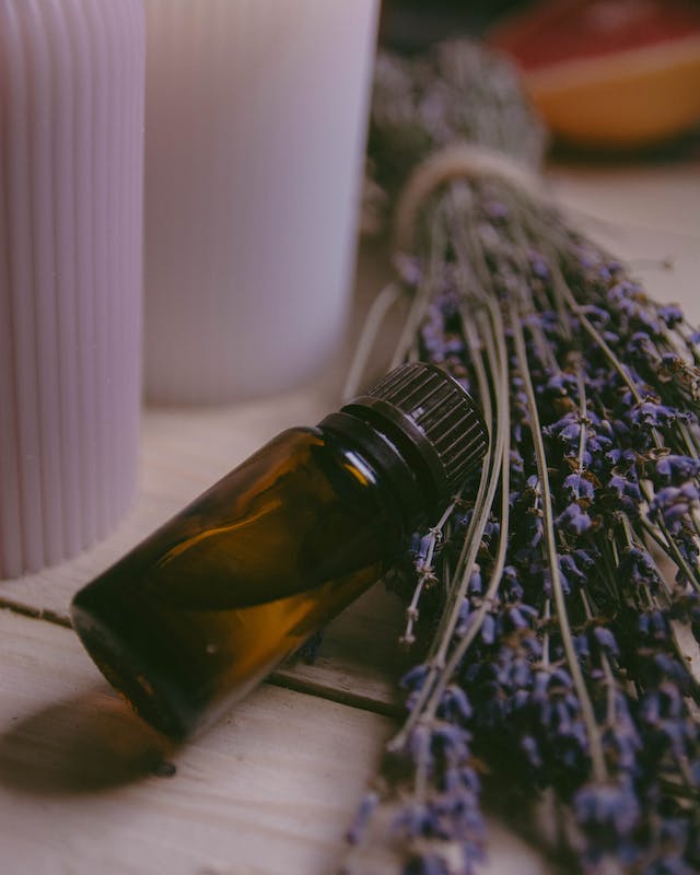 Descubriendo las Propiedades y Usos del Aceite de Lavanda: Tu Guía Completa para un Bienestar Aromático